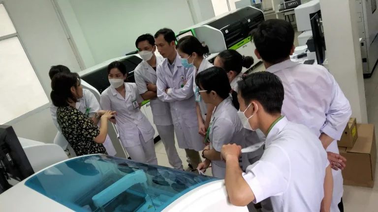 Chẩn Đoán Bệnh Chính Xác Với Hệ Thống Máy Sinh Hóa Miễn Dịch Cobas Pure.