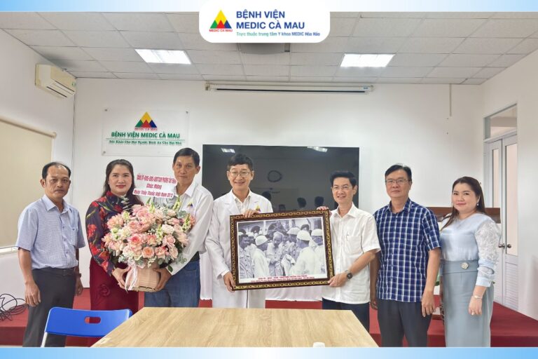 MEDIC CÀ MAU ĐÓN TIẾP ĐOÀN LÃNH ĐẠO PHƯỜNG TÂN THÀNH ĐẾN THĂM VÀ CHÚC MỪNG NGÀY THẦY THUỐC VIỆT NAM 27/02