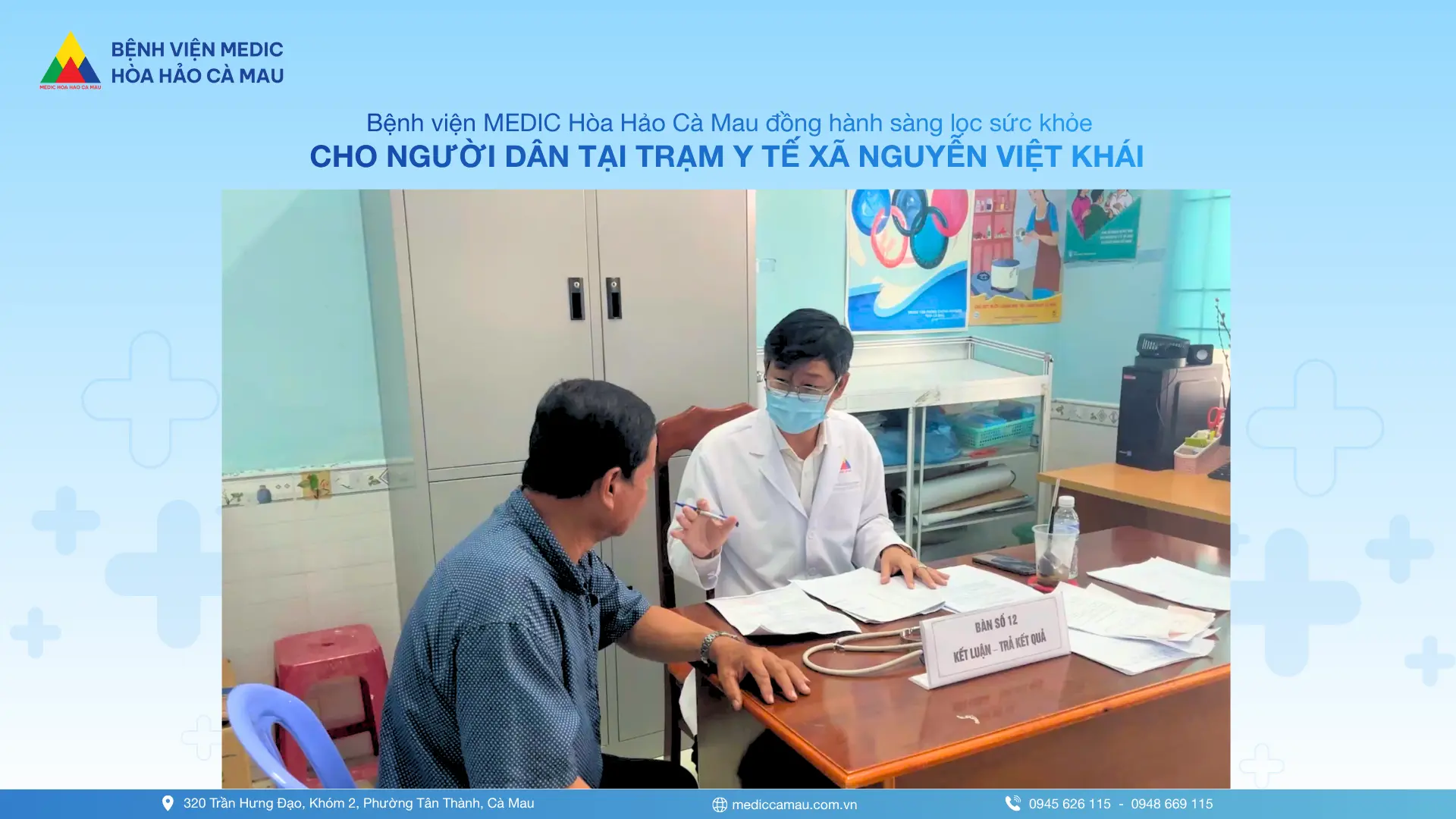 BS. CKII Trần Thanh Sang – Giám đốc Chuyên môn Bệnh viện MEDIC Hòa Hảo Cà Mau đang thăm khám và tư vấn sức khỏe cho người dân Trạm Y Tế xã Nguyễn Việt Khái.