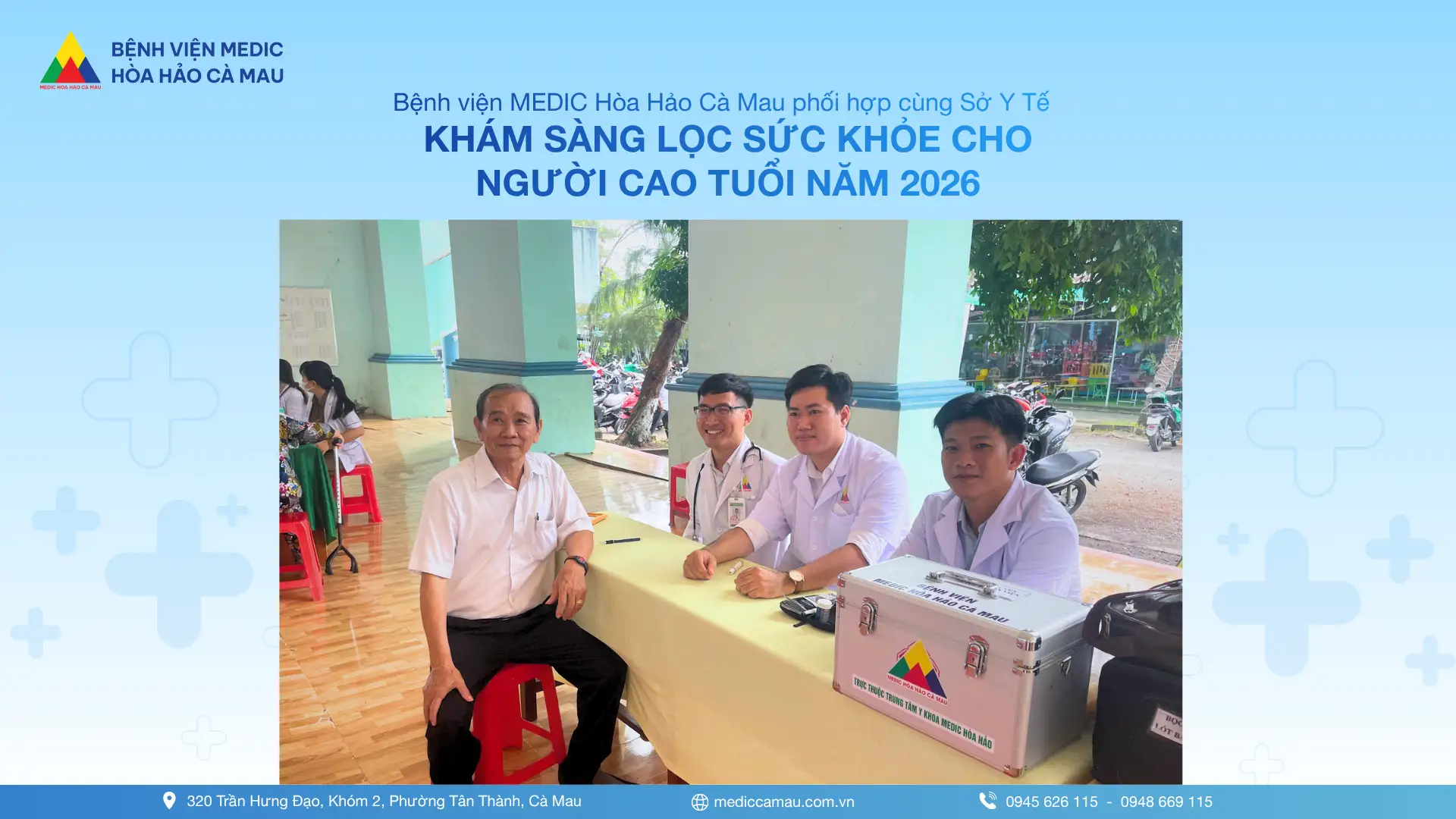Đội ngũ y tế MEDIC Hòa Hảo Cà Mau cùng người dân tại buổi khám sàng lọc.